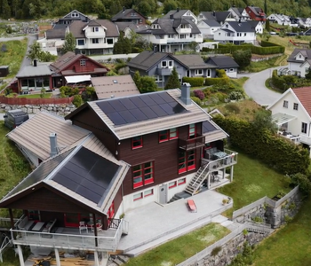 Solcelleinstallasjon privatbustad Volda